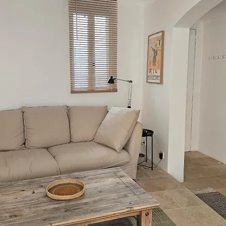 La Petite Cours D'uzès Centre Hébergement de vacances