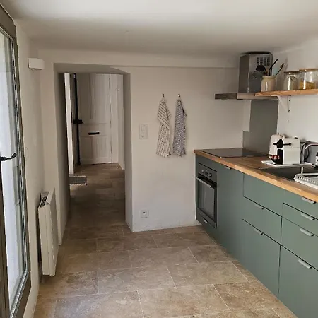 La Petite Cours D'uzès Centre Hébergement de vacances *